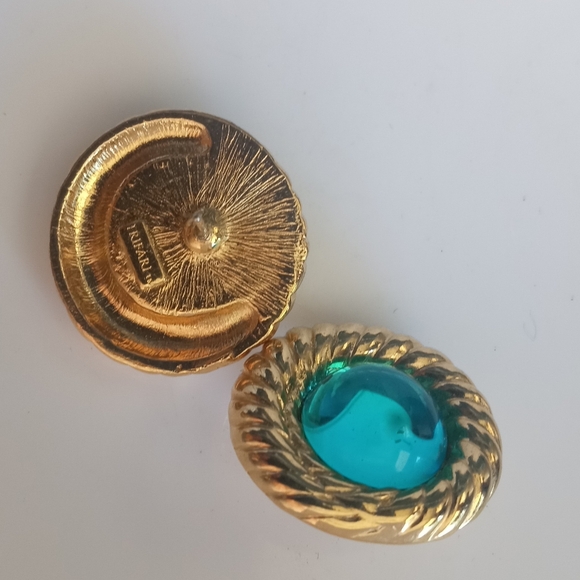 Trifari TM 1980's Blue Gripoix Style Glass Earrings Gold Tone Signed VTG - Picture 7 of 7